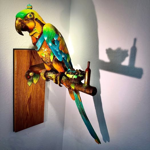 Nano Lopez Papa Gallo - Macaw Parrot